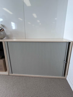 Armoire basse à rideaux - face