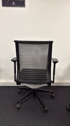 Fauteuil de bureau en tissu noir et résille - 3-4