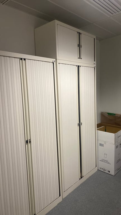 Armoire basse en métal et plastique