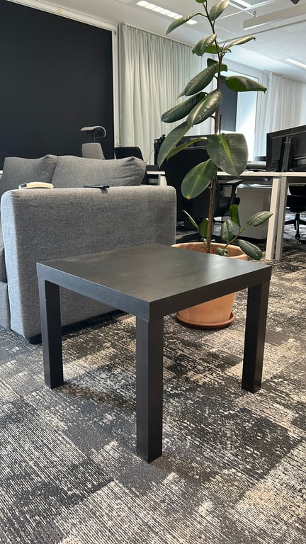 Table basse IKEA Lack noire - 3-4