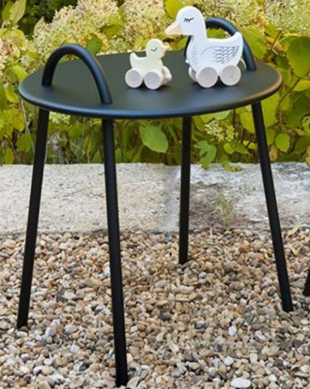 Table basse ronde en métal noir