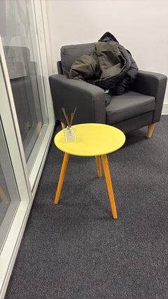 Table basse ronde jaune - 3-4