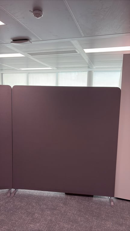 Cloison avec tissu gris clair