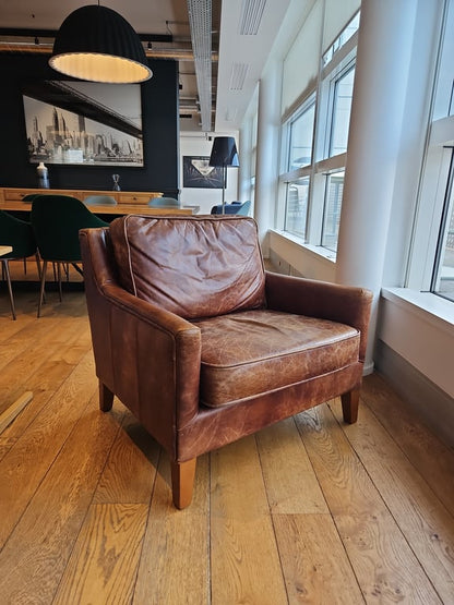 Fauteuil en cuir avec accoudoirs