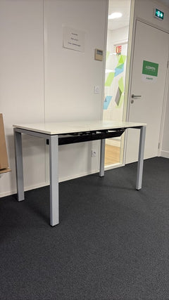 Bureau droit avec accès goulotte et top access - 3-4