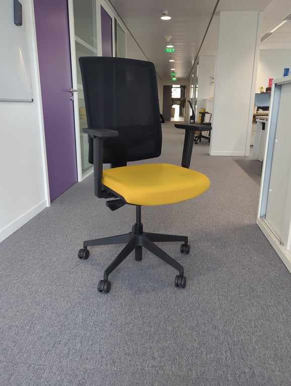 Fauteuil de bureau en résille avec piètement étoile