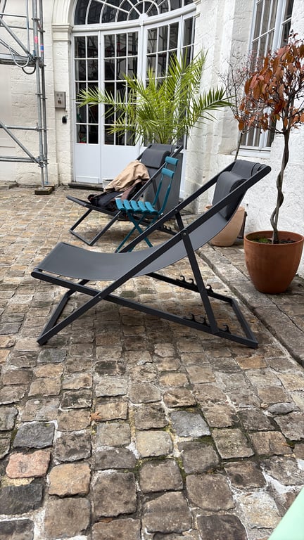 Chaise d'extérieur en métal et résille grise - 3-4