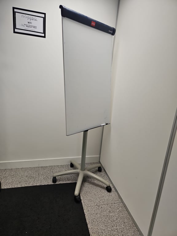 Tableau Blanc Nobo sur Roulettes