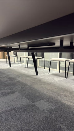 Table de réunion 150x576 cm mélaminé gris clair - 3-4
