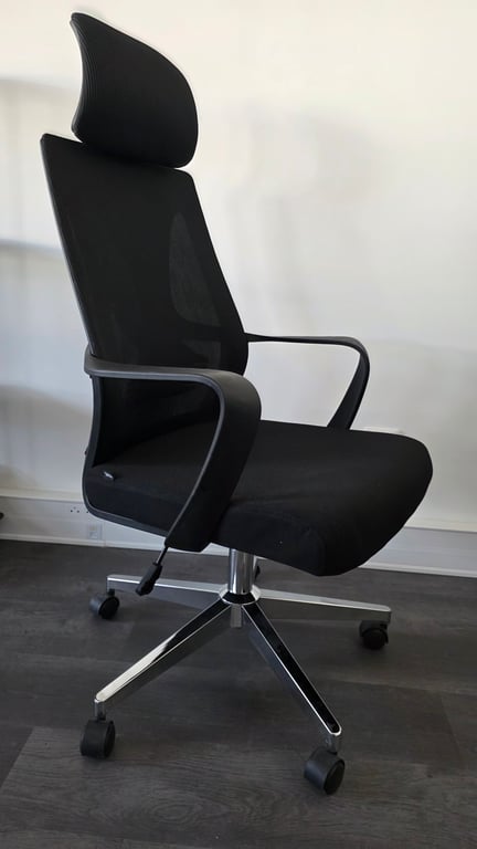 Fauteuil de bureau avec têtière et roulettes