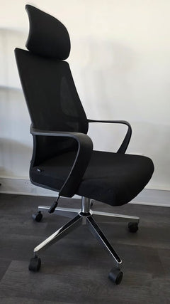 Fauteuil de bureau avec têtière et roulettes
