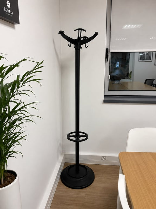 Porte-manteau en plastique noir