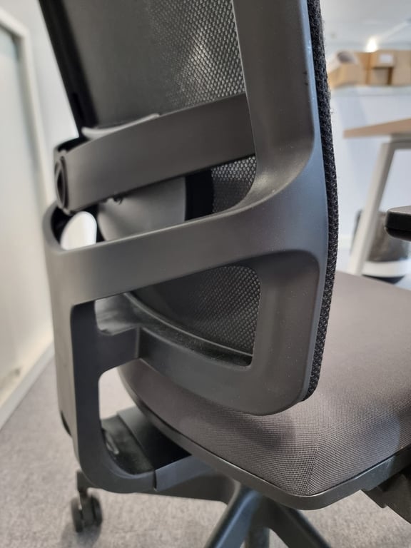 Fauteuil de bureau en résille, piètement étoile