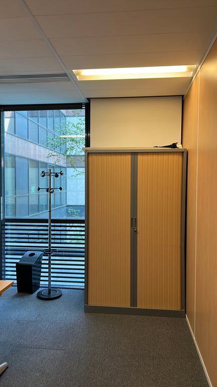 Armoire portes coulissantes métal et plastique - ambiance