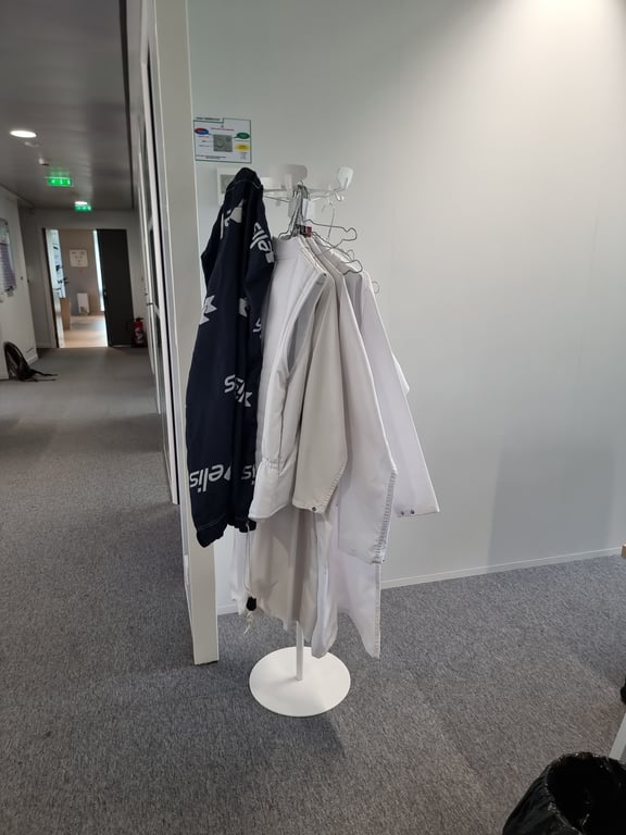 Porte-manteau en métal