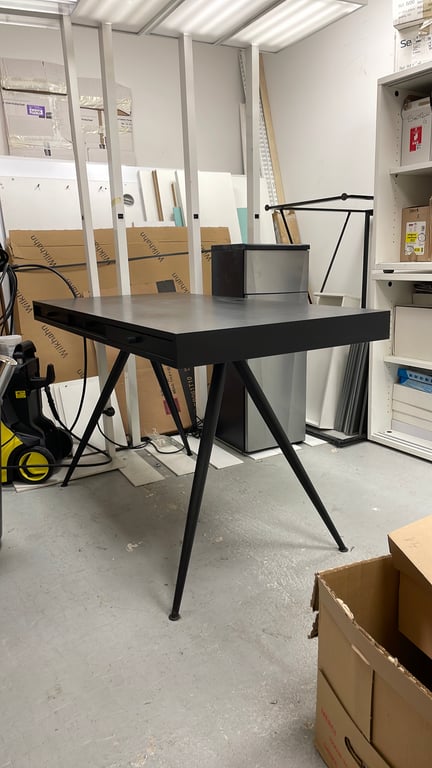 Bureau droit simple sans marque