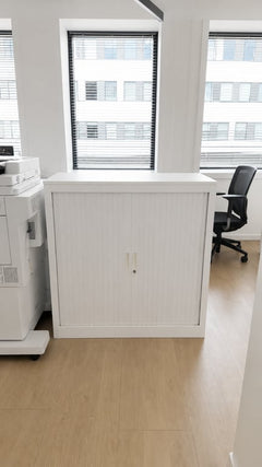 Armoire basse à portes coulissantes