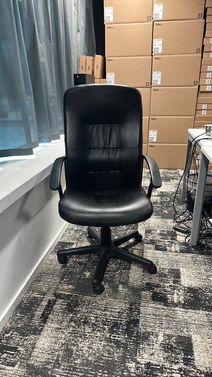 Fauteuil de bureau cuir noir - face