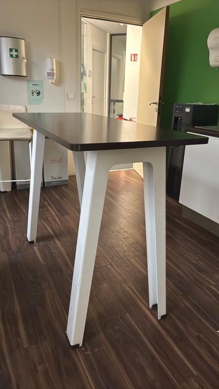 Table rectangulaire 140x60 brun moyen - 3-4