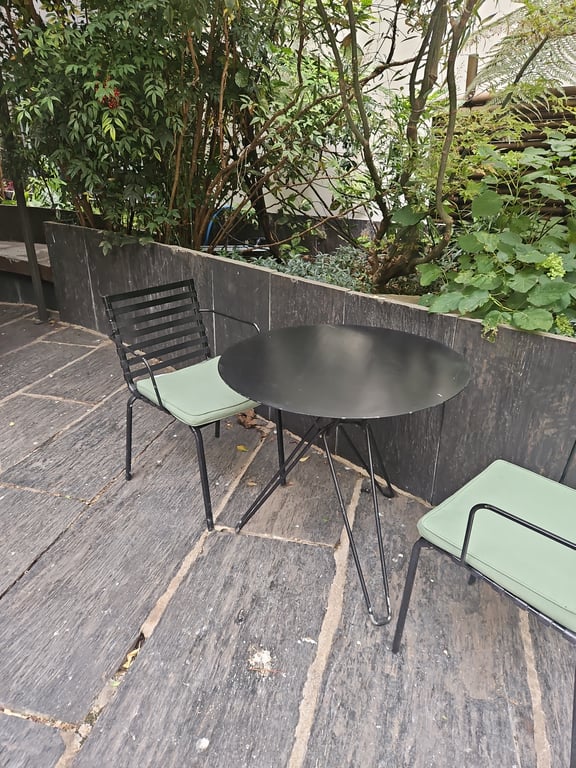 Table d'extérieur ronde 73x73 Métal Noir - ambiance