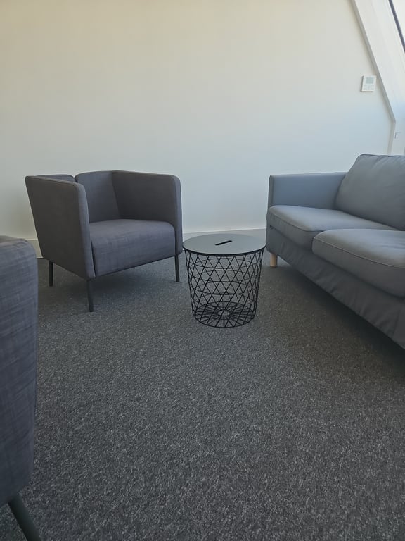 IKEA - Kvistbro - Table basse ronde en bois et métal - ambiance