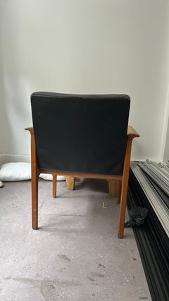 Chaise de réunion avec accoudoirs, en cuir et bois mélaminé - arriere
