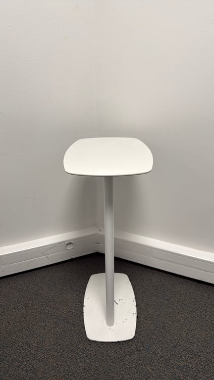 Table basse ovale en métal blanc - 3-4