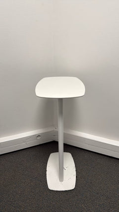 Table basse ovale en métal blanc - 3-4