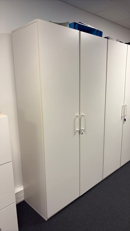 Armoire haute à portes battantes - 3-4