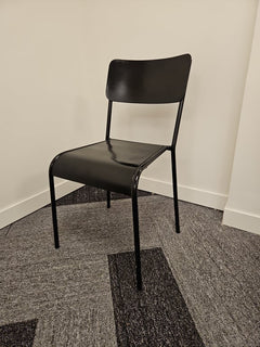 Chaise de réunion en métal noire