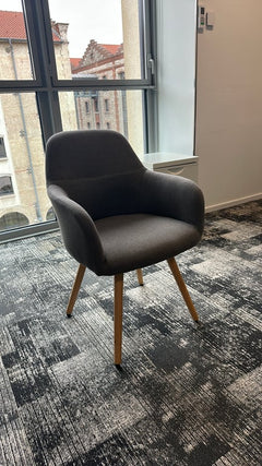 Chaise de réunion en tissu gris - 3-4