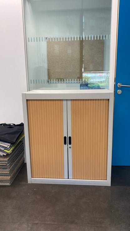 Armoire basse en métal et plastique