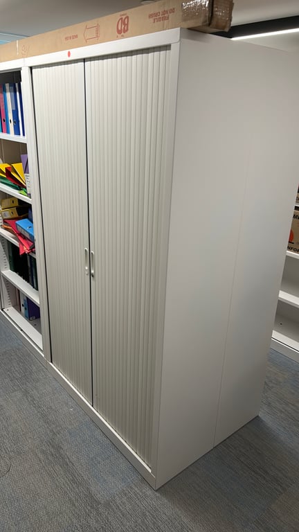 Armoire haute à portes coulissantes - 3-4