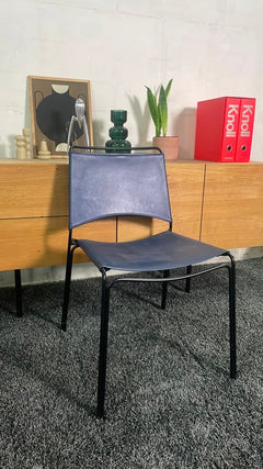 Chaise en cuir empilable