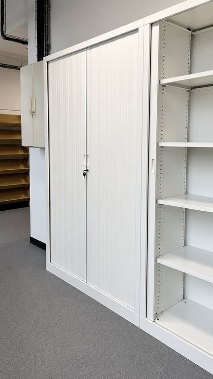 Armoire Haute avec Portes Coulissantes et Fermeture à Clé