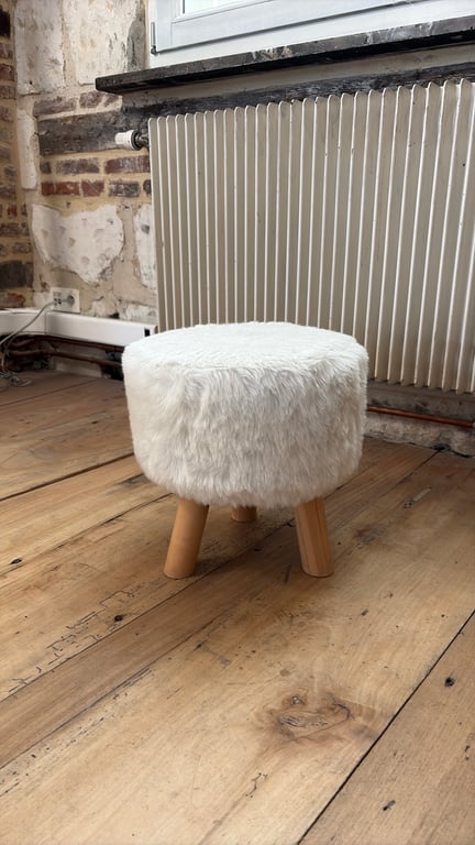 Tabouret en bois avec assise en tissu - 3-4