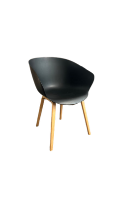Chaise de réunion - coque plastique noir et pieds couleur chêne - 3-4