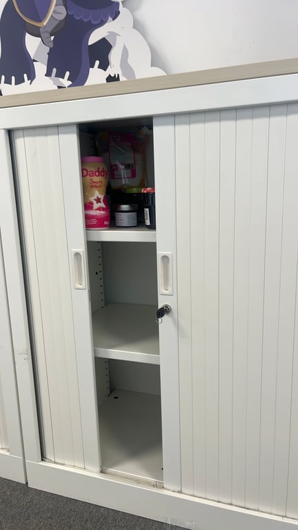 Armoire de rangement basse - portes