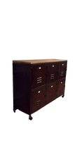 Rangement mobile en métal avec casiers et étagères en bois