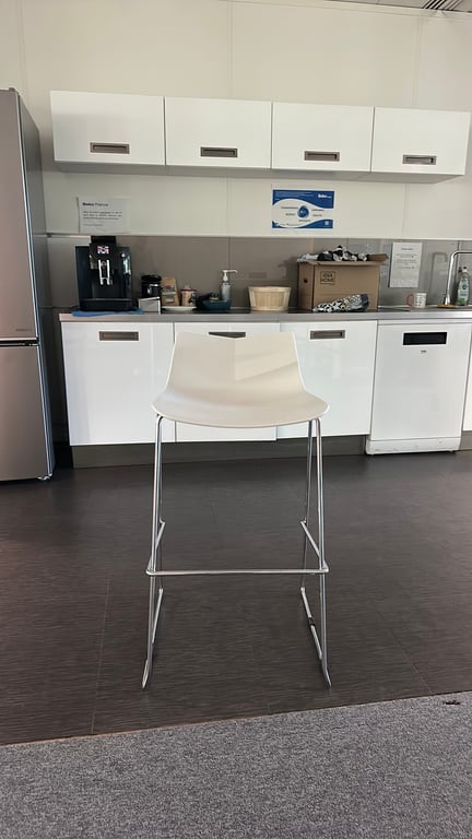 Chaise tabouret haut métal blanc - face