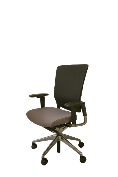 Fauteuil de bureau modèle E8 avec dossier en résille et piètement étoile