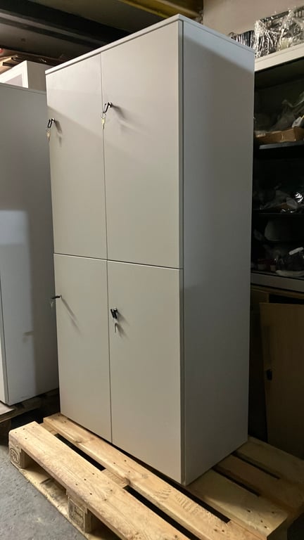 Casier de rangement en métal avec portes battantes