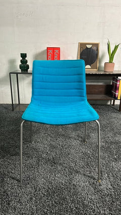 Chaise de réunion Arper Catifa 46 Bleu - face