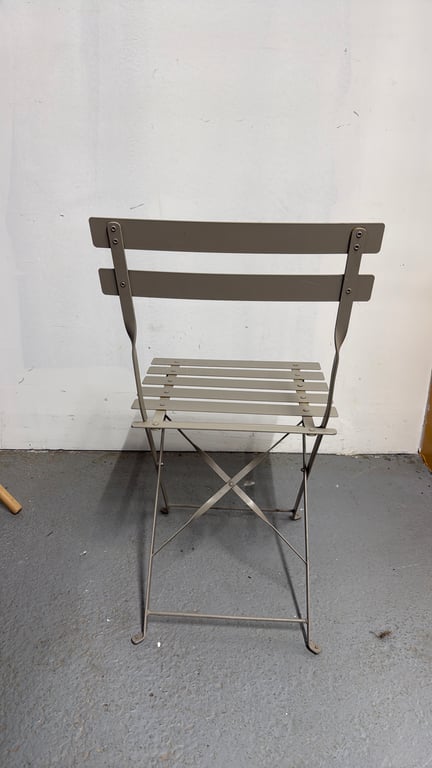 Chaise pliante en métal kaki - ambiance