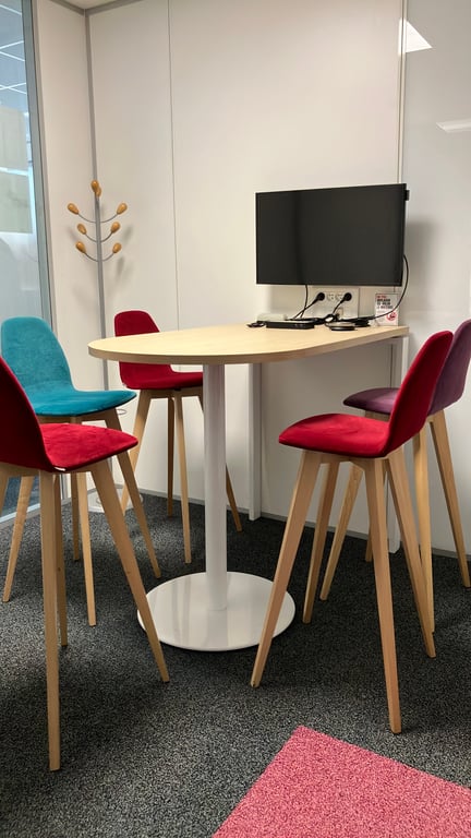 Demi lune - Table haute en bois avec pieds en métal