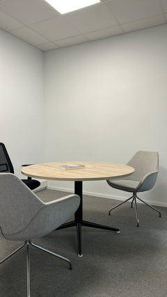 Table de réunion ronde 120x120 Chêne clair - ambiance