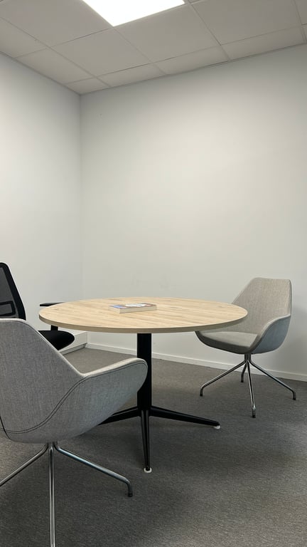Table de réunion ronde 120x120 Chêne clair - ambiance