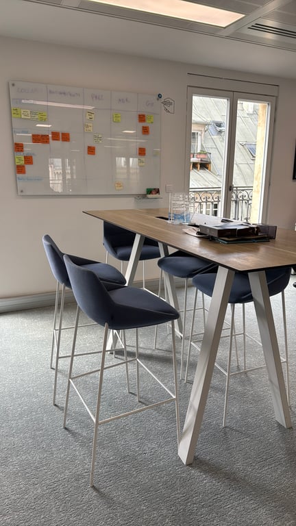 Chaise Haute Bleu en Tissu avec Pieds Métalliques