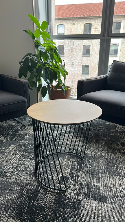 Table basse ronde métal noir et bois chêne clair - 3-4
