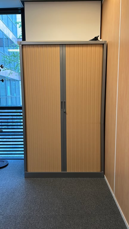 Armoire portes coulissantes métal et plastique - face